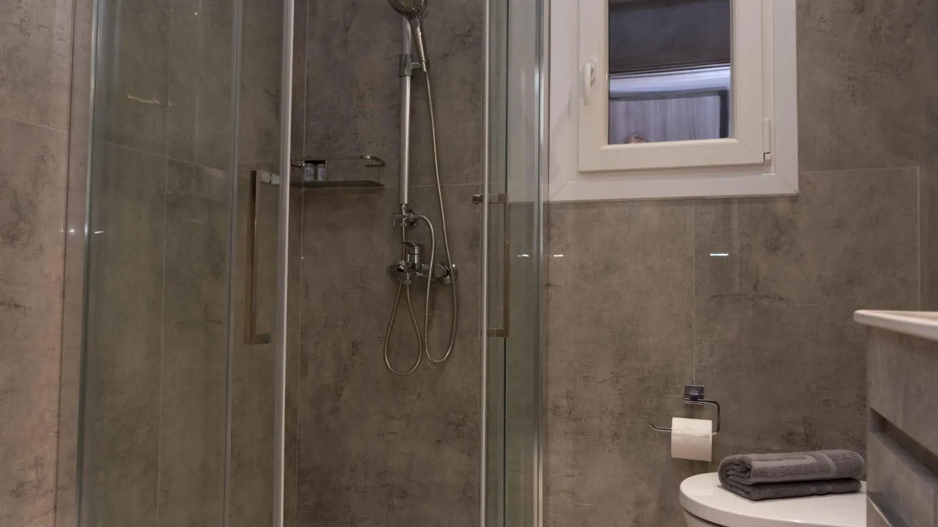 Skg Comfort Apartments Salonicco Grecia